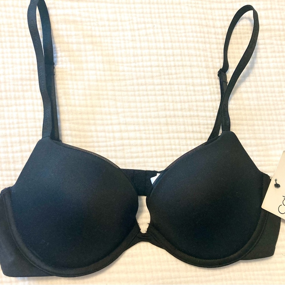 NWT 34B Calvin Klein Push Up Plunge w/ Convertible Straps